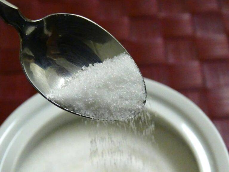 Açúcar volta a cair em NY, testando linha dos 22 centavos