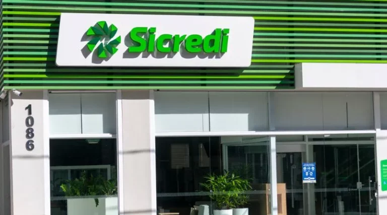 Sicredi disponibiliza R$ 5 bilhões em crédito na Agrishow 2023