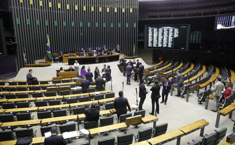 Câmara aprova urgência para projeto que proíbe acordo com país que imponha barreira ambiental a exportações