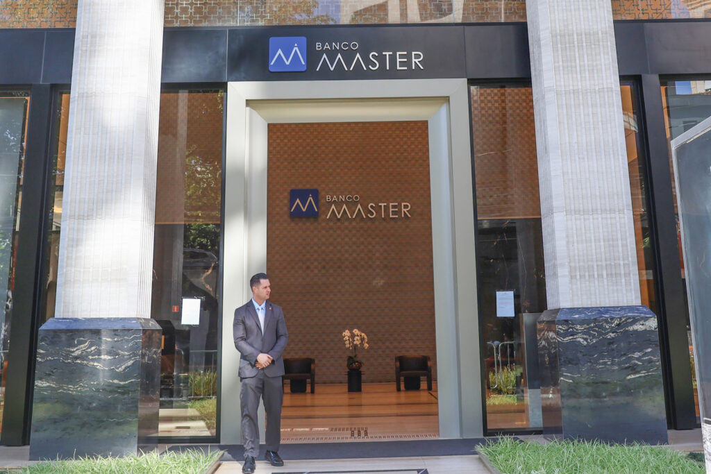 Banco Central anuncia liquidação de outra empresa do conglomerado Master