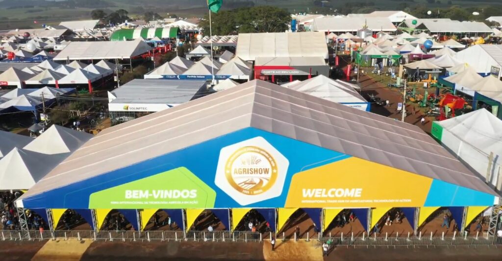 Agrishow 2026 reflete crise do setor e registra queda de 22% nas intenções de negócios
